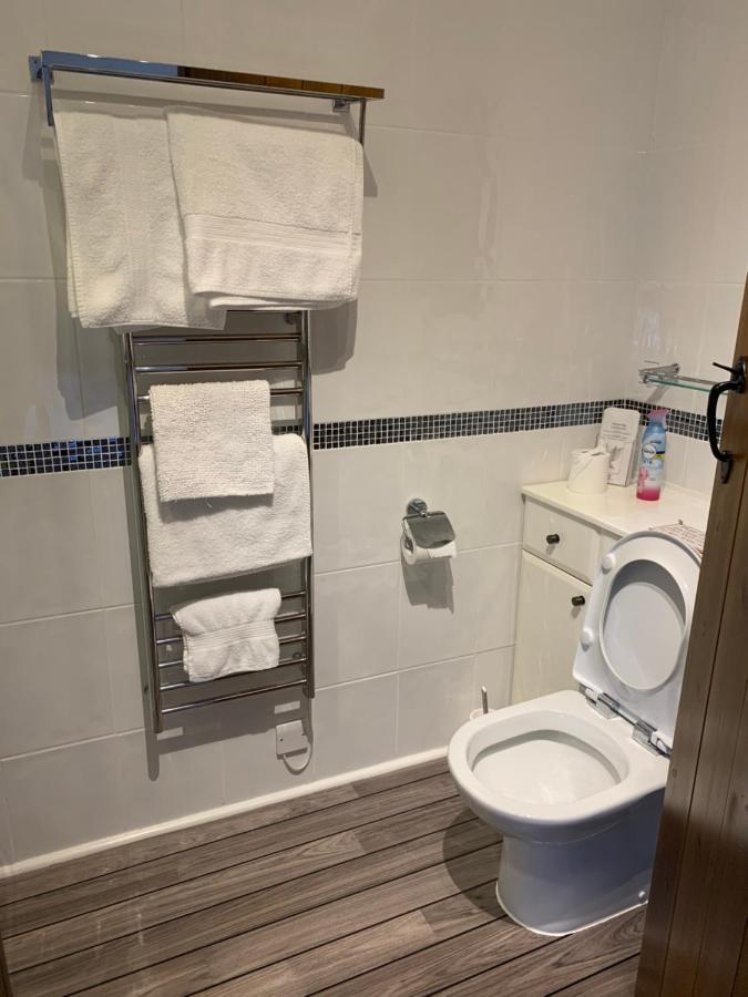 The Reindeer Retreat Buttercup Twin Hotell Kidwelly Exteriör bild