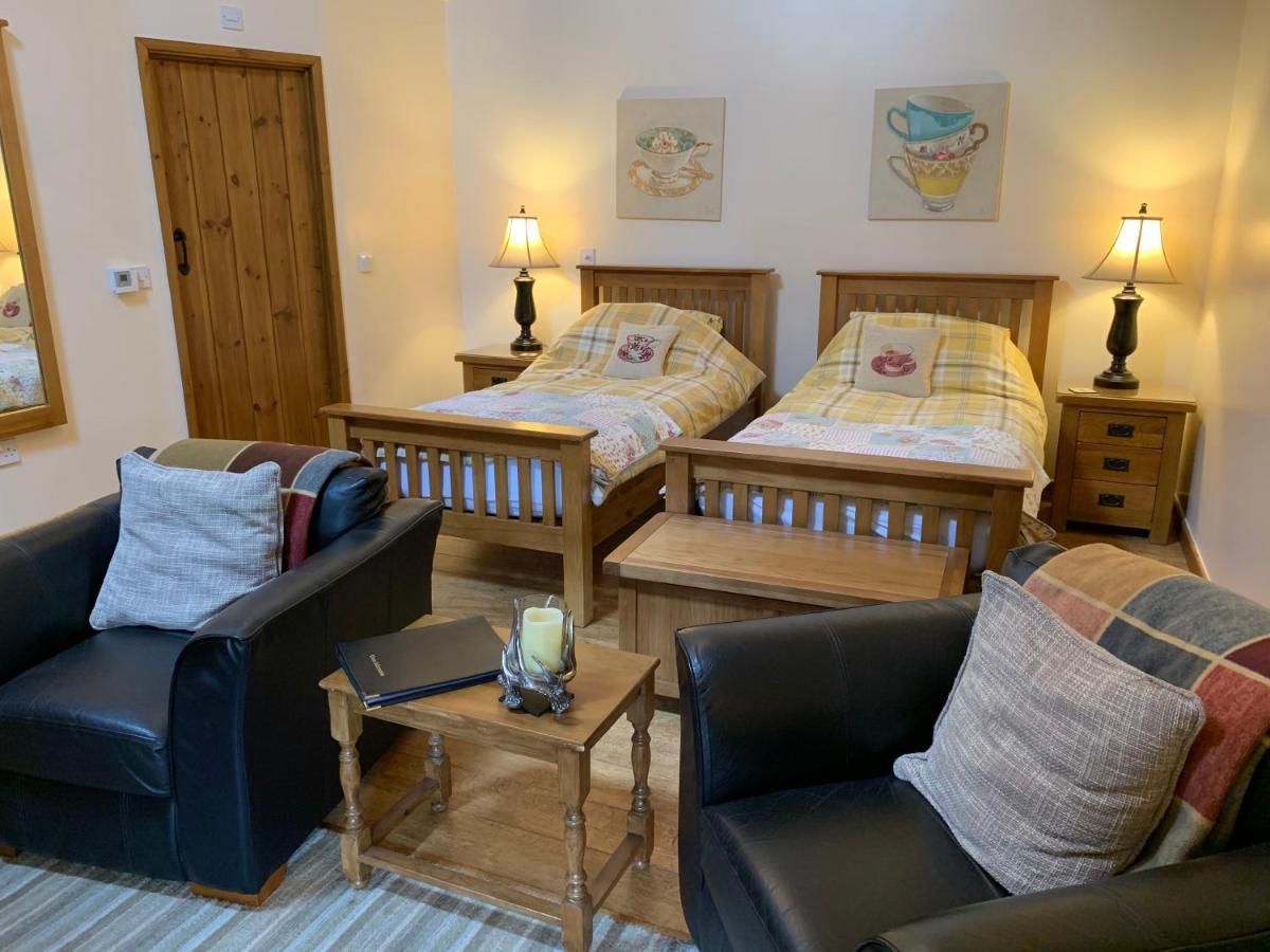 The Reindeer Retreat Buttercup Twin Hotell Kidwelly Exteriör bild
